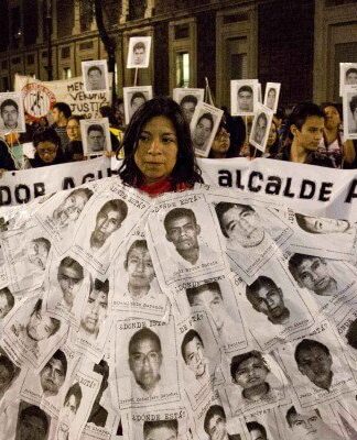 Messico, indagini insabbiate sulla sparizione di 43 studenti: corpi bruciati e gettati in discarica