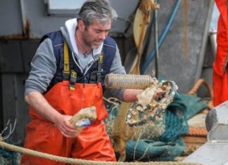 “Guardate quanta plastica finisce nelle nostre reti”