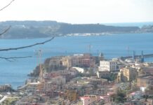 Un anno dopo il sisma dei Campi Flegrei: la terra “respira” più lentamente, ma non si ferma