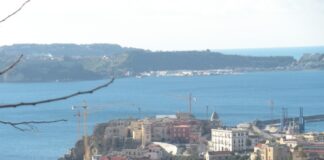 Un anno dopo il sisma dei Campi Flegrei: la terra “respira” più lentamente, ma non si ferma